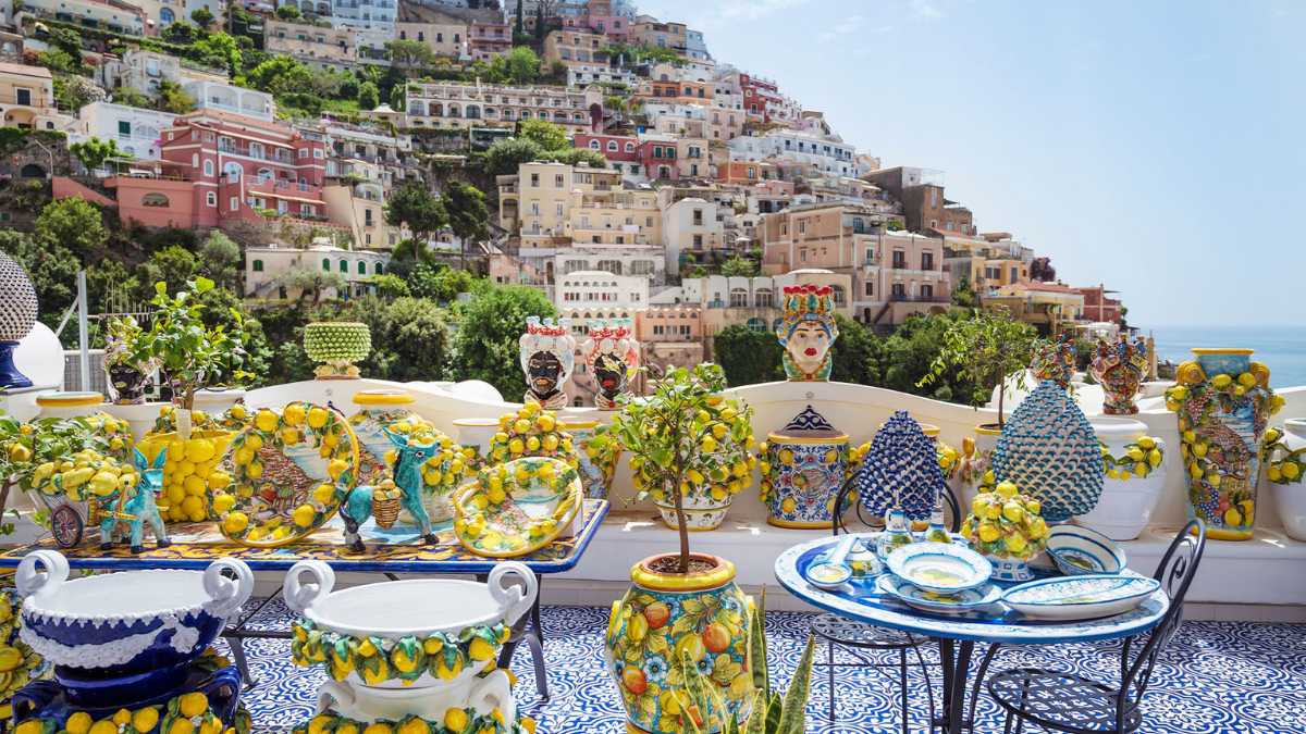 Come arrivare a Positano da Sorrento: treni, bus e traghetti